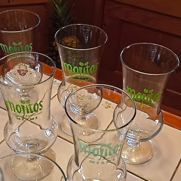 Vintage Mojitos Miami Cuban Restaurant 8" Hurricane Cocktail Glasses. Set of 11. - Picture 3 of 16